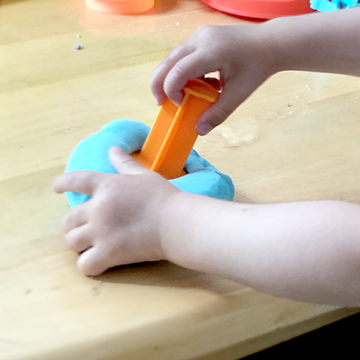 Loisir créatif pour enfants: la pâte à modeler